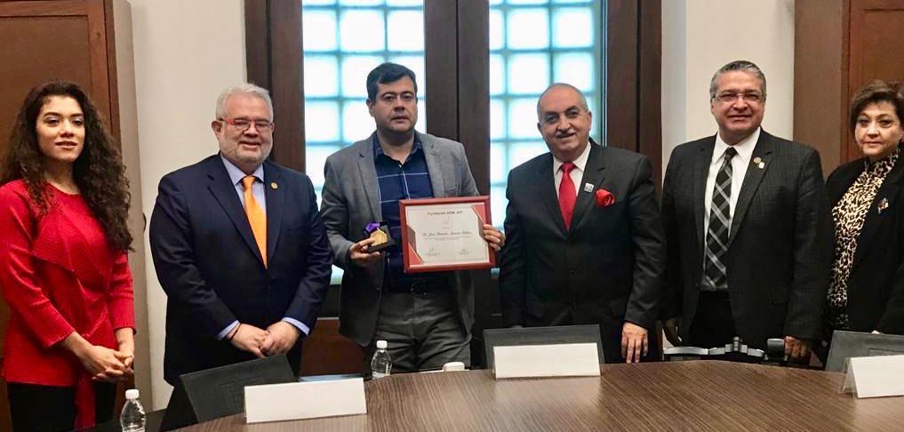 Entrega de Medalla de la Fundación ADM, IAP al Jefe de Gobierno