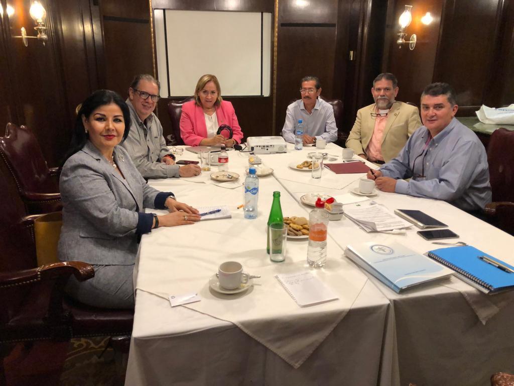 Reunión de trabajo con la Comisión de Honor y Justicia