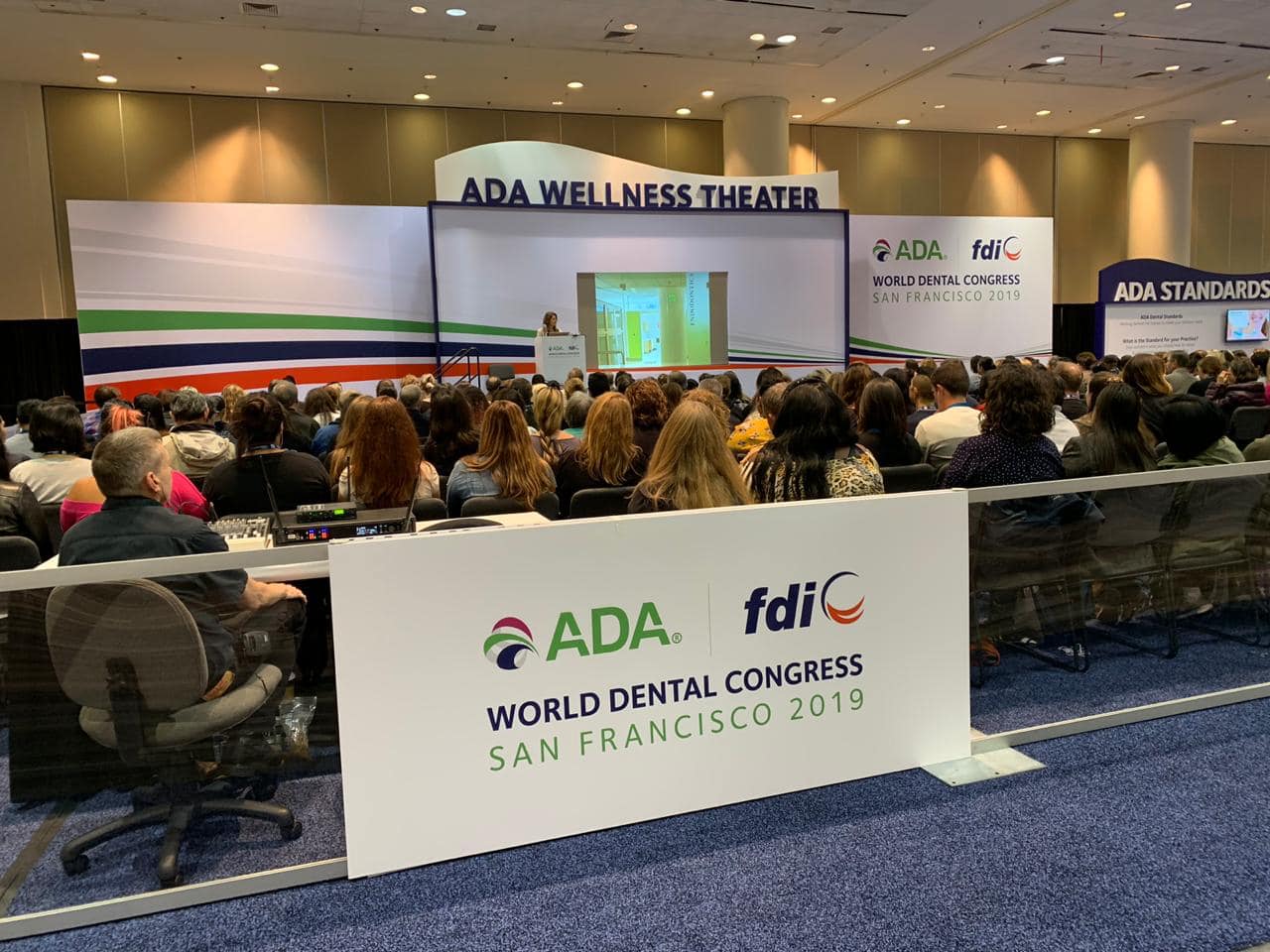 Actividades en la Exposición Comercial FDI San Francisco, California