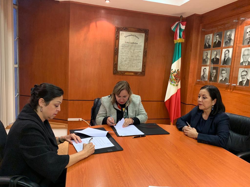 Firma de acuerdo de colaboración Asociación Mexicana de Cirugía Bucal y ADM