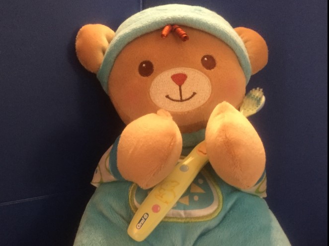 ¿Cuándo debes llevar a tu hijo por primera vez al dentista?